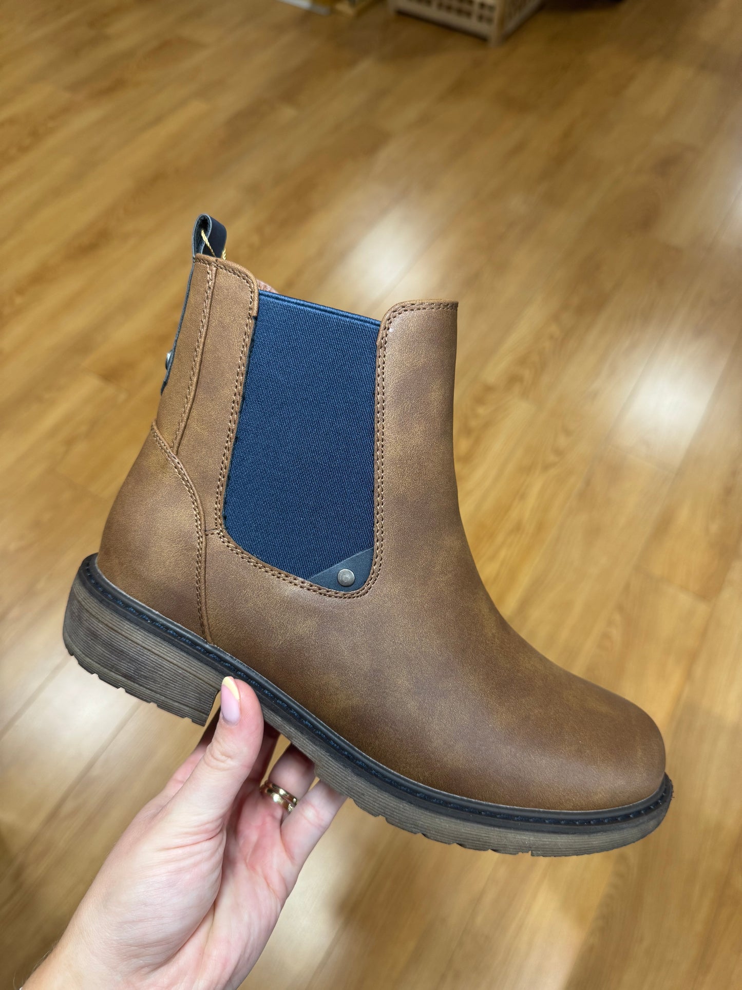 Lunar Suvi Tan/Navy Boot