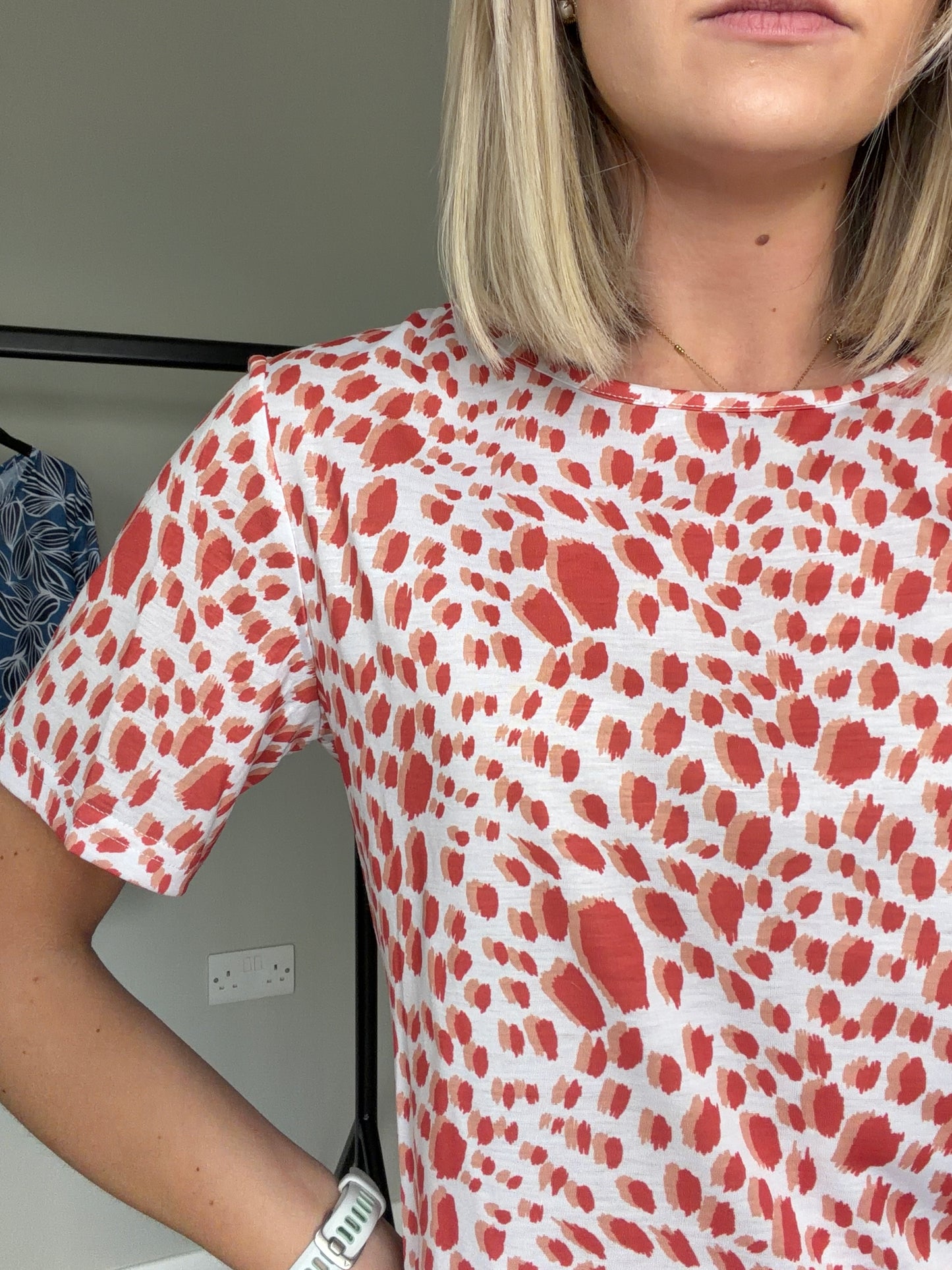 Classic Coral/White/Beige Print Top