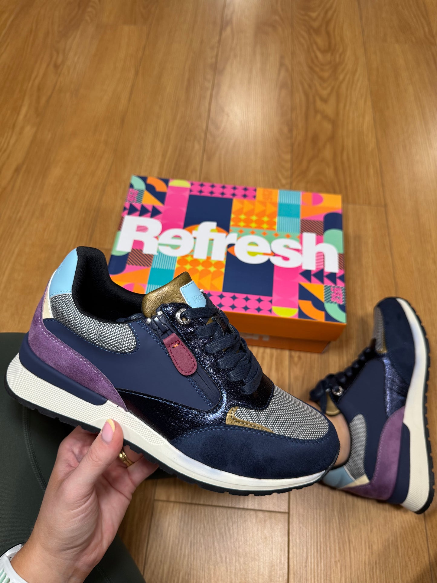 Refresh Navy Multi Zip Trainer