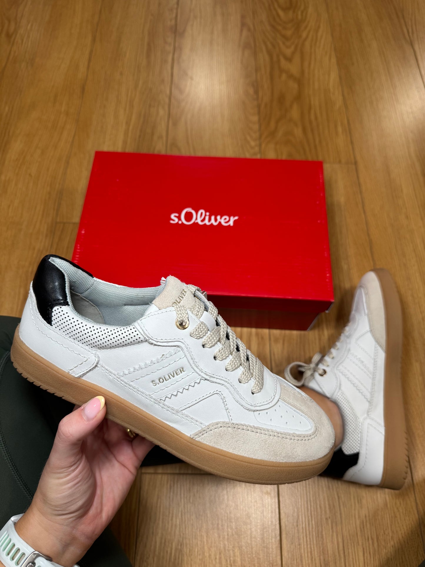 S. Oliver White Comb Trainer