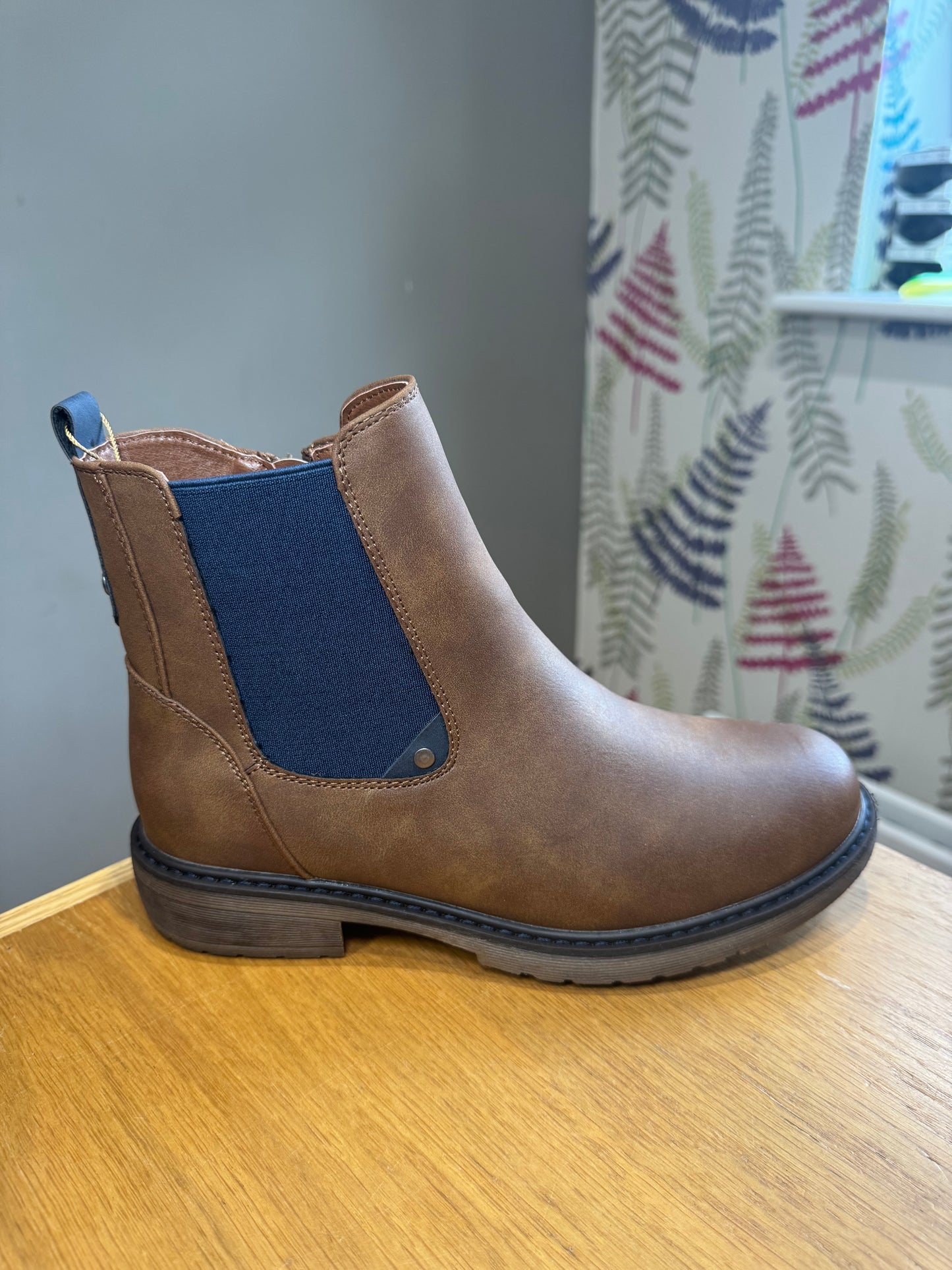Lunar Suvi Tan/Navy Boot