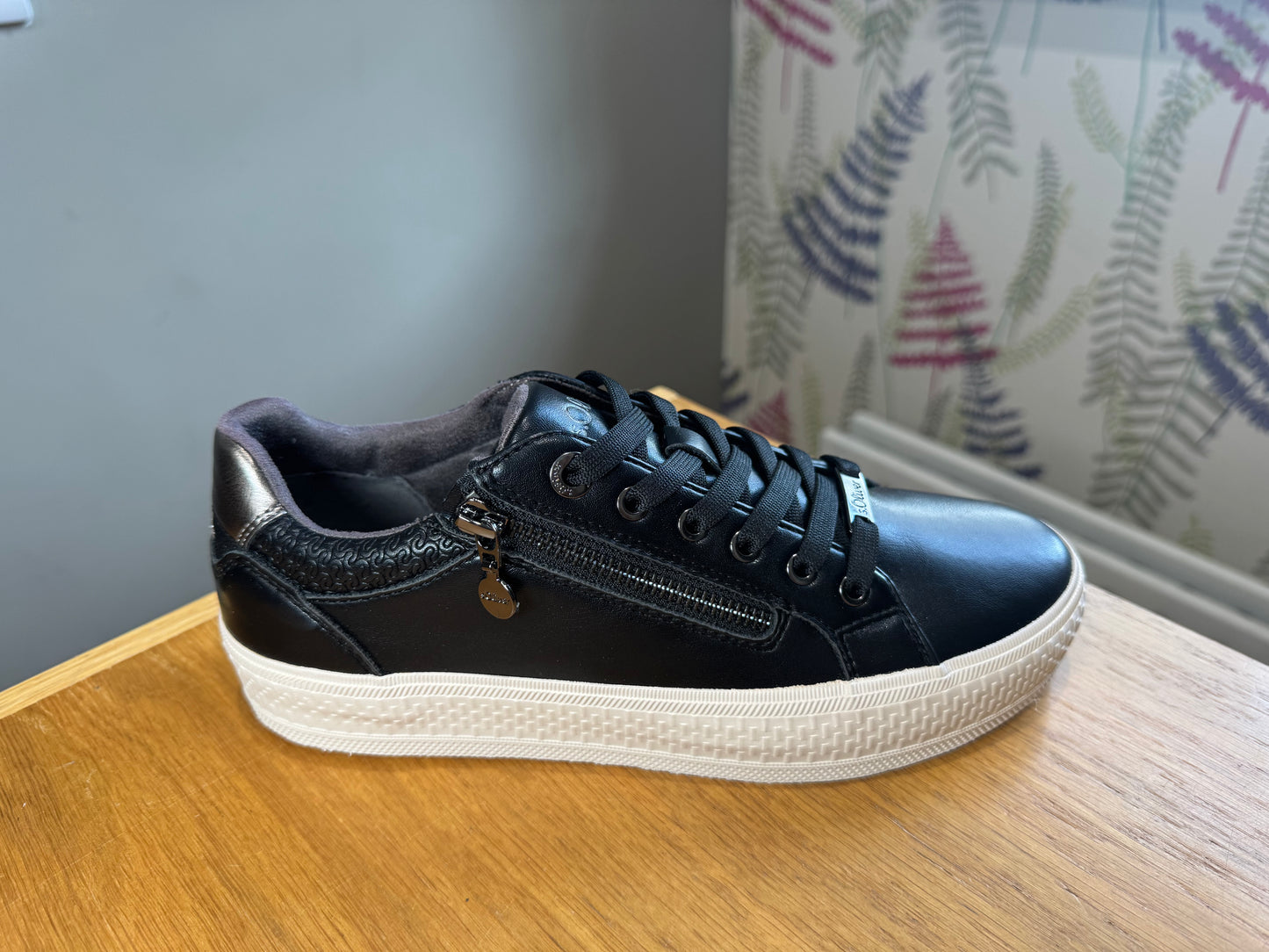 S.Oliver Black Zip Trainer