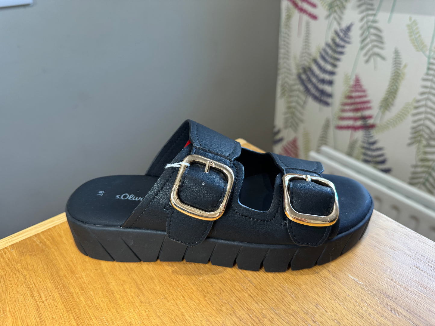 S. Oliver Black Wedge Slider