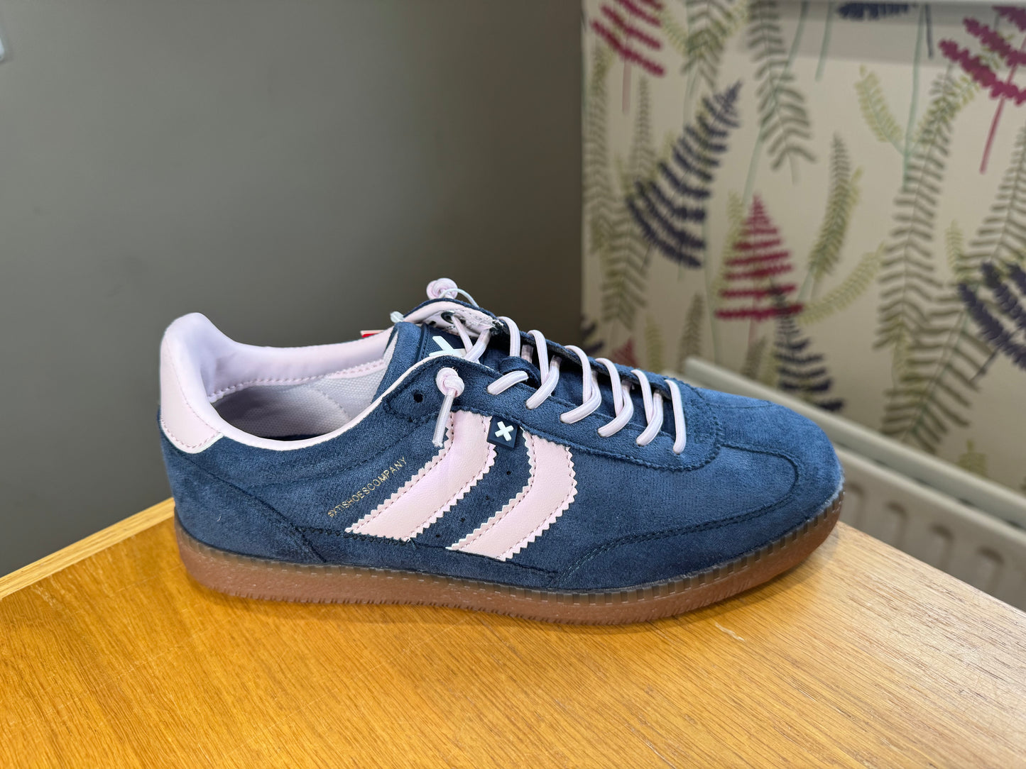 XTI Navy/Pink Stripe Trainer
