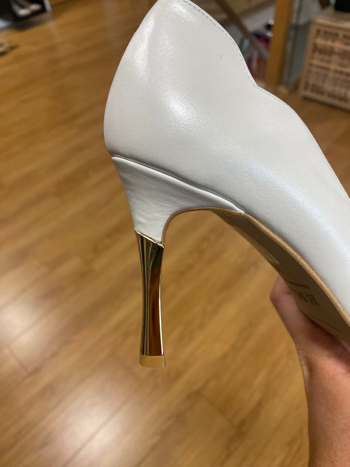 Emis Ivory Scalloped Court