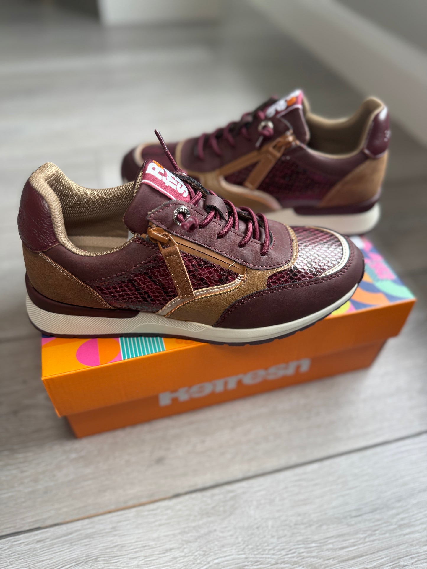 Refresh Burgundy/Tan Zip Trainer
