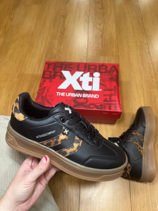 XTI Black Leopard Stripe Gum Trainer