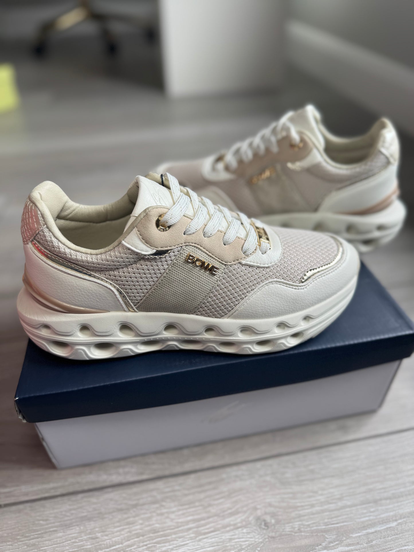 Lloyd & Pryce Boles Chrysus Trainer