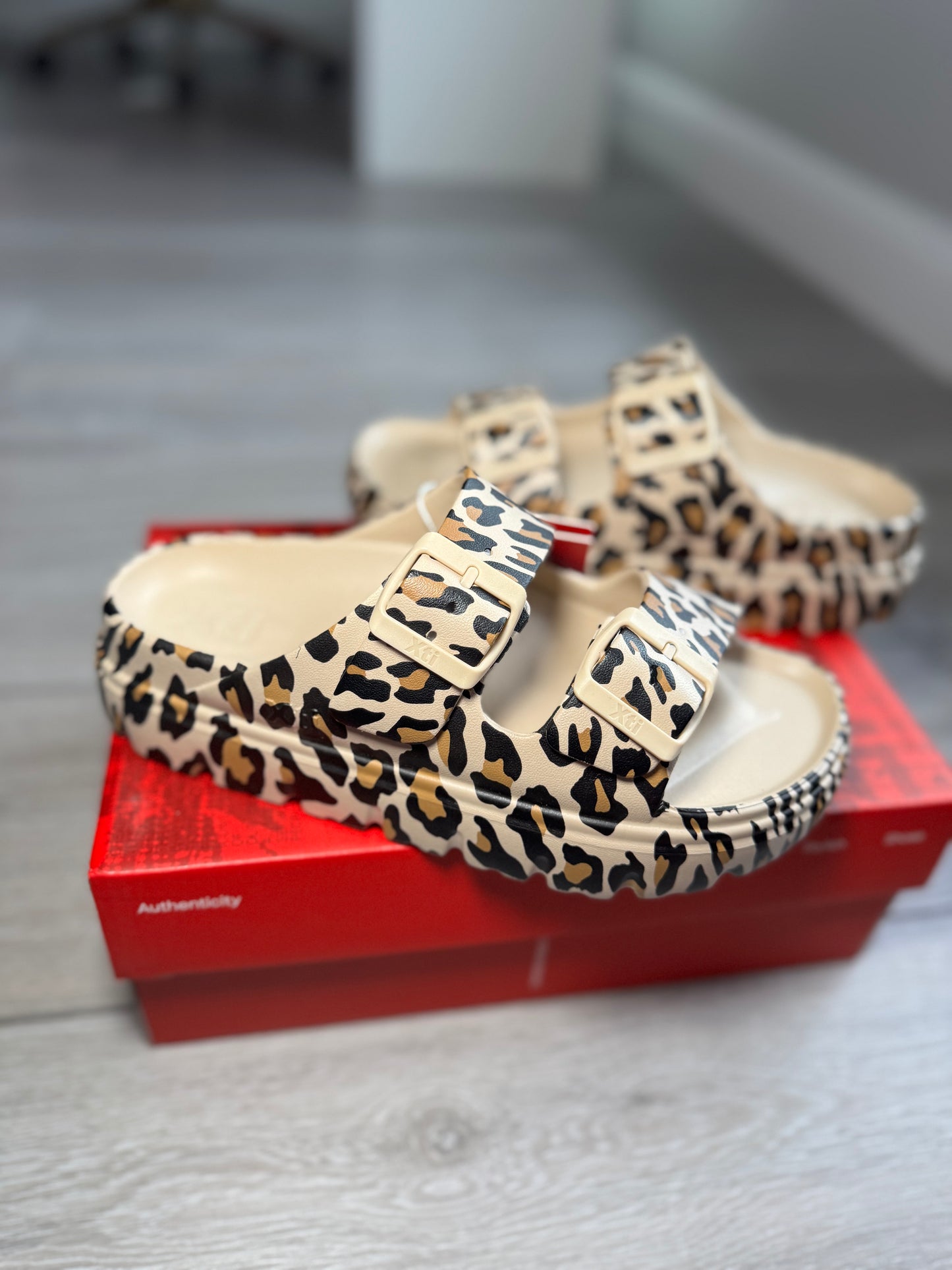 XTI Leopard Slider
