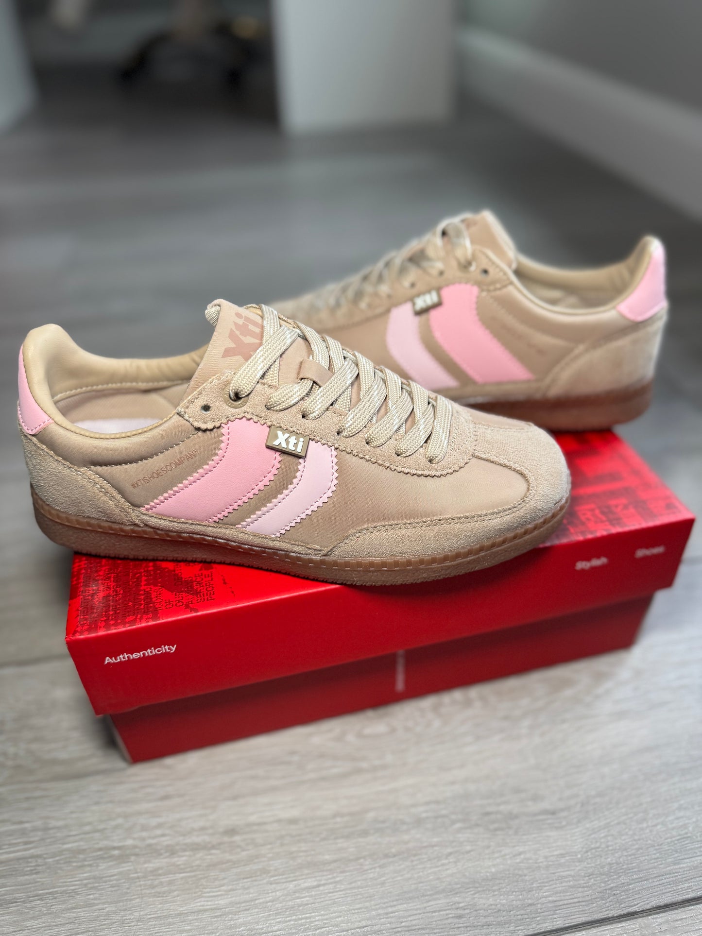 XTI Beige/Pink Trainer