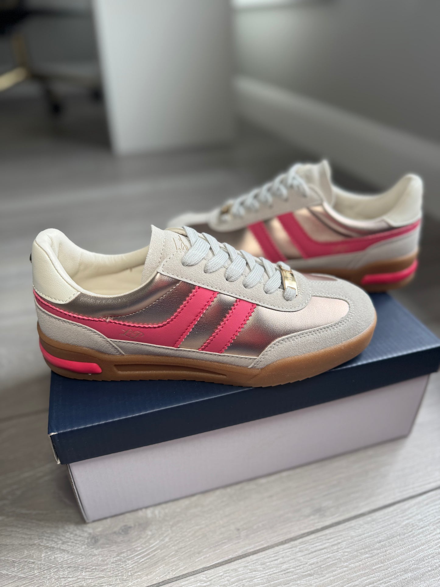 Lloyd & Pryce McGhen Antique Rose Trainer