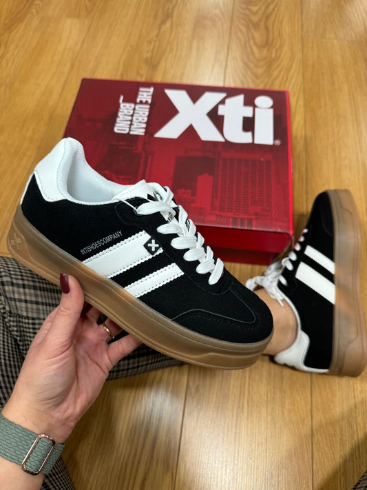 XTI Black Stripe Trainer