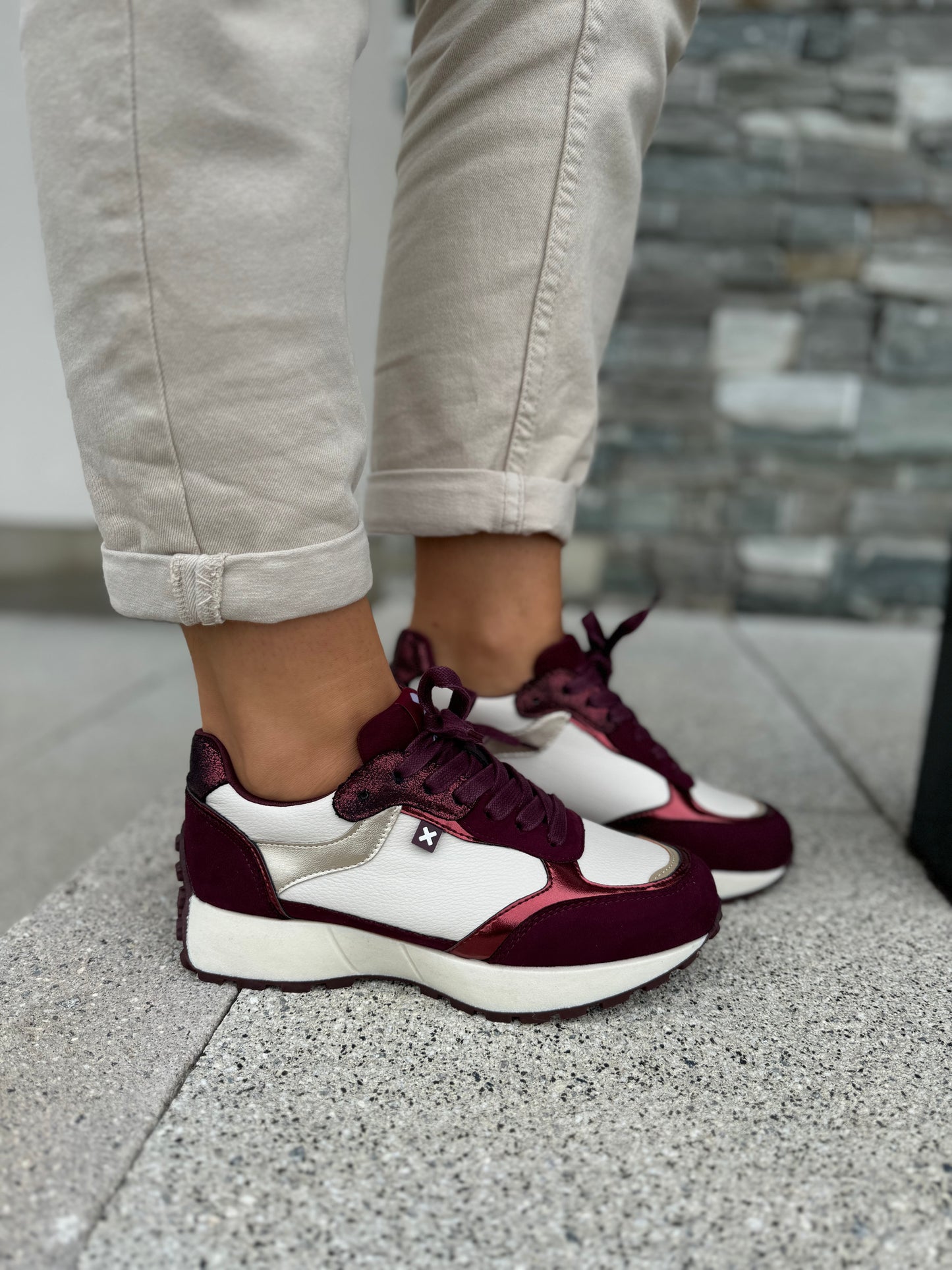 XTI Burgundy/Cream Metallic Trainer