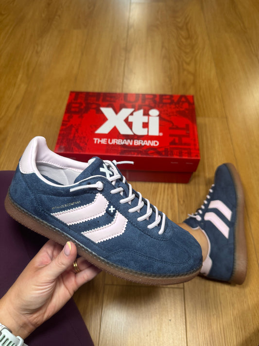 XTI Navy/Pink Stripe Trainer