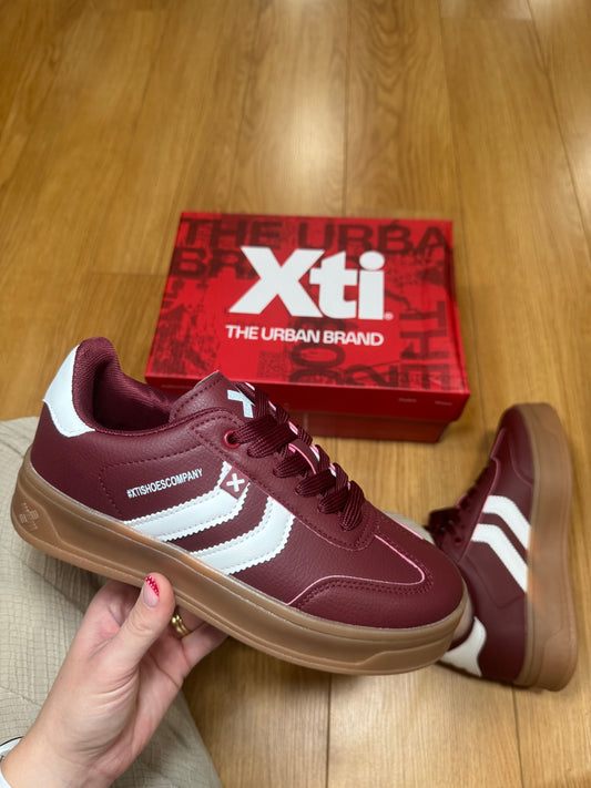 XTI Burgundy Stripe Gum Trainer