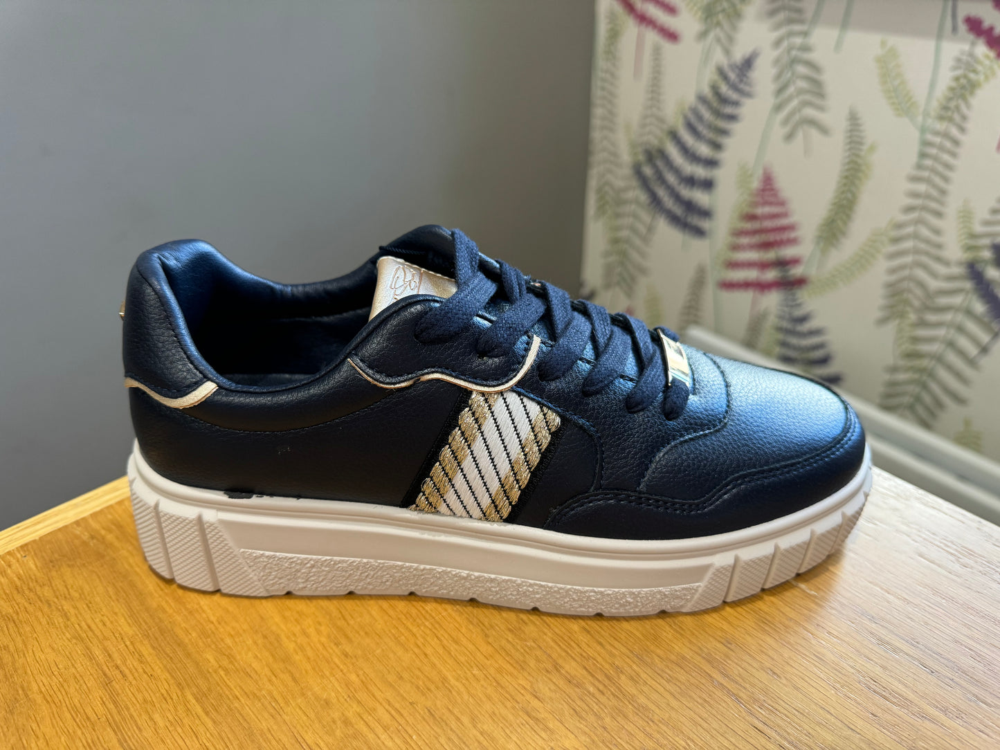 Tommy Bowe for Her Davies/Hunt Navy Trainer