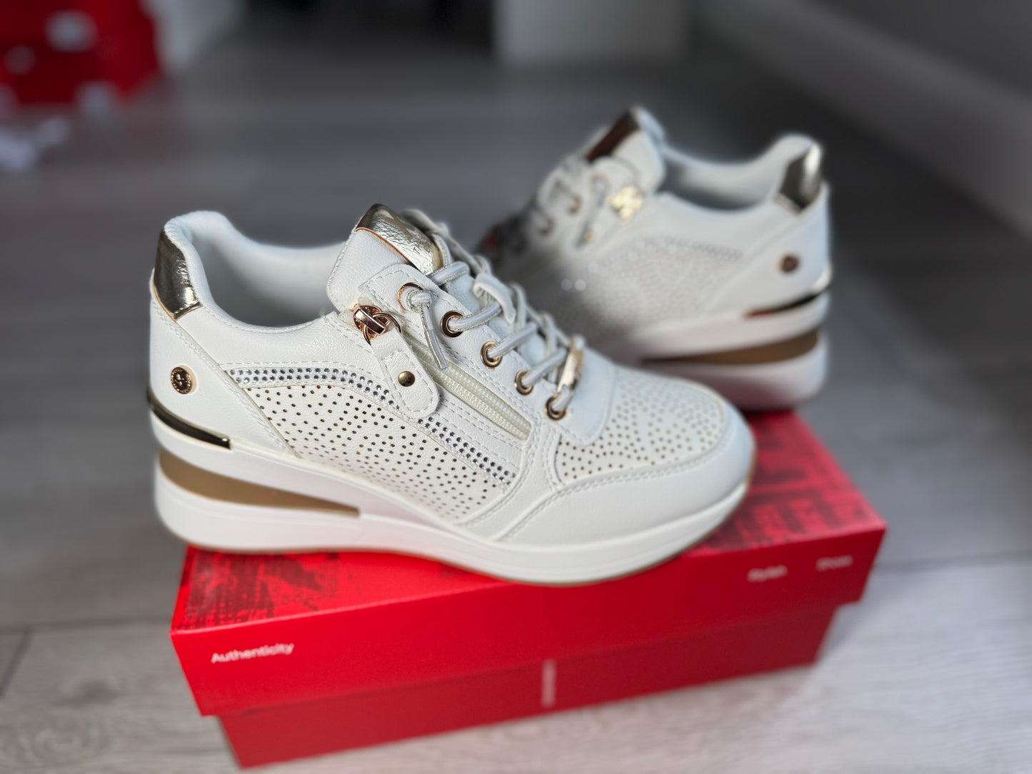 XTI White Wedge Trainer