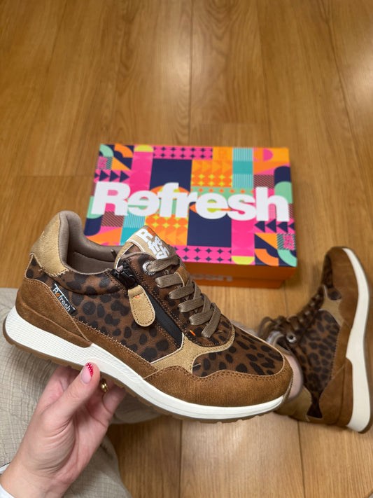 Refresh Camel Leopard Zip Trainer