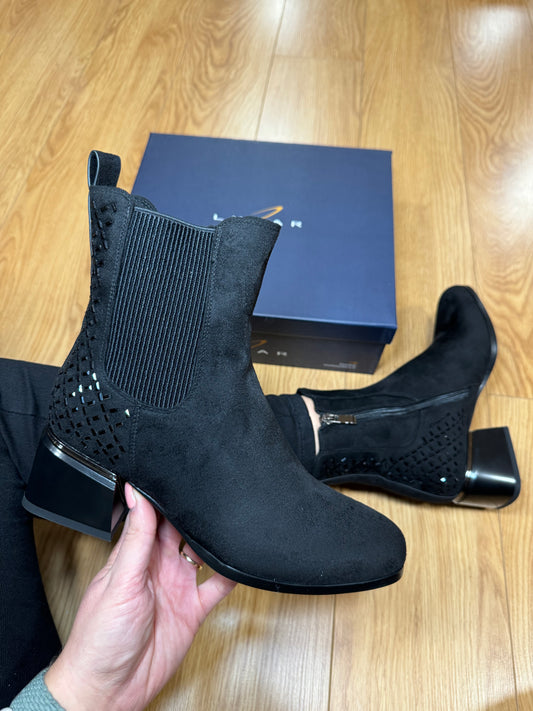 Lunar Bluebell Black Boot