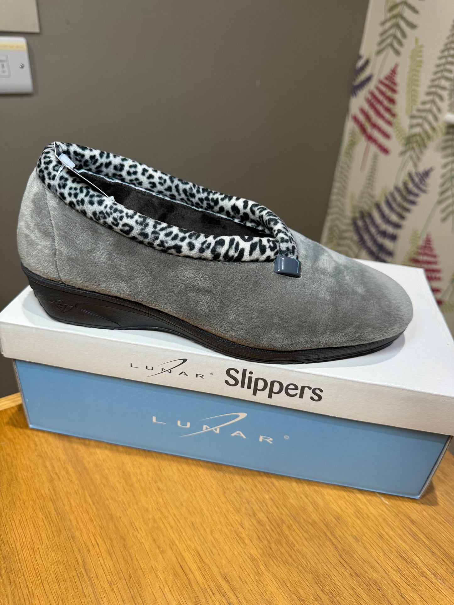 Lunar Paloma Grey Slipper