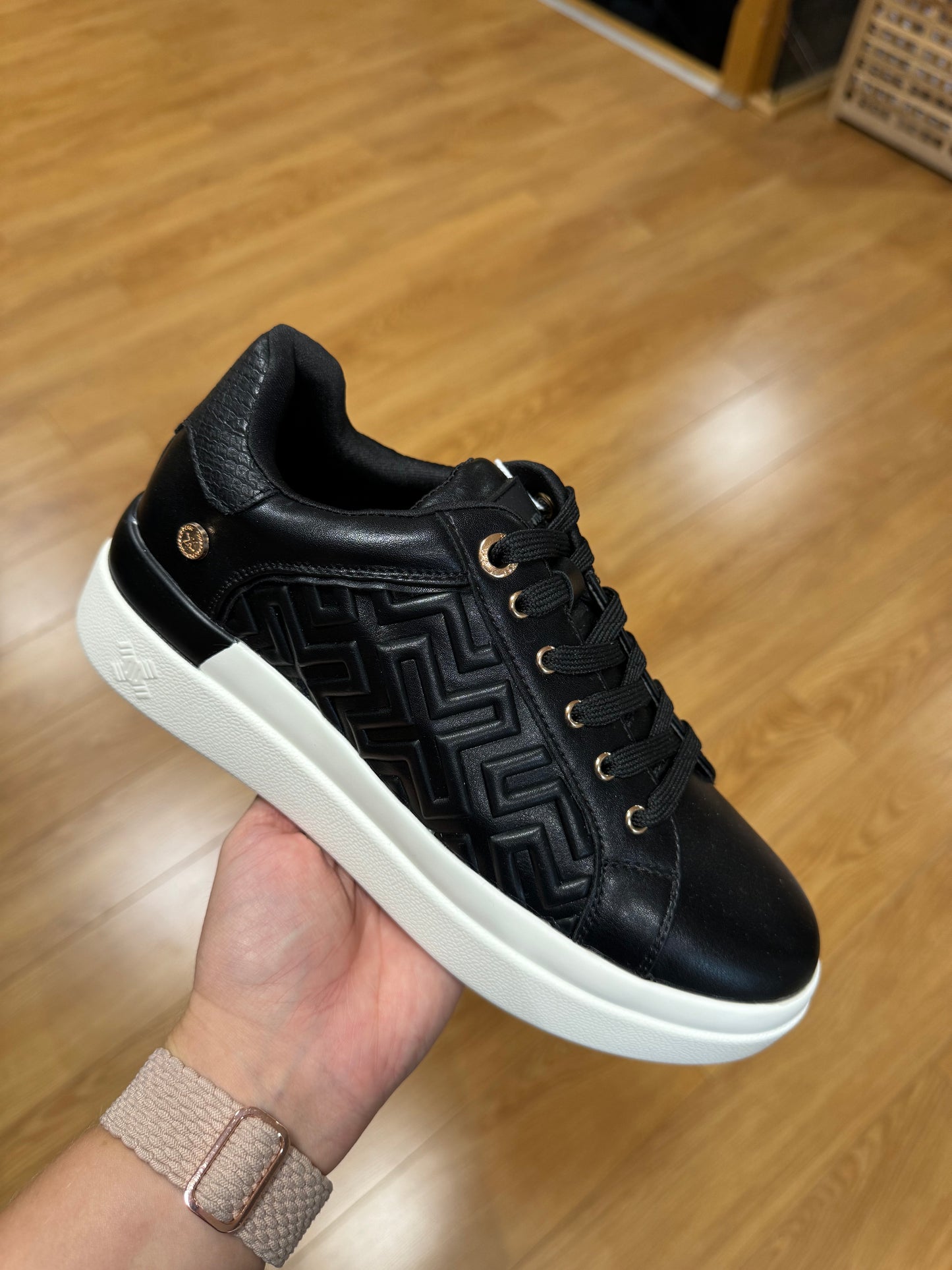 XTI Black Geometric Trainer