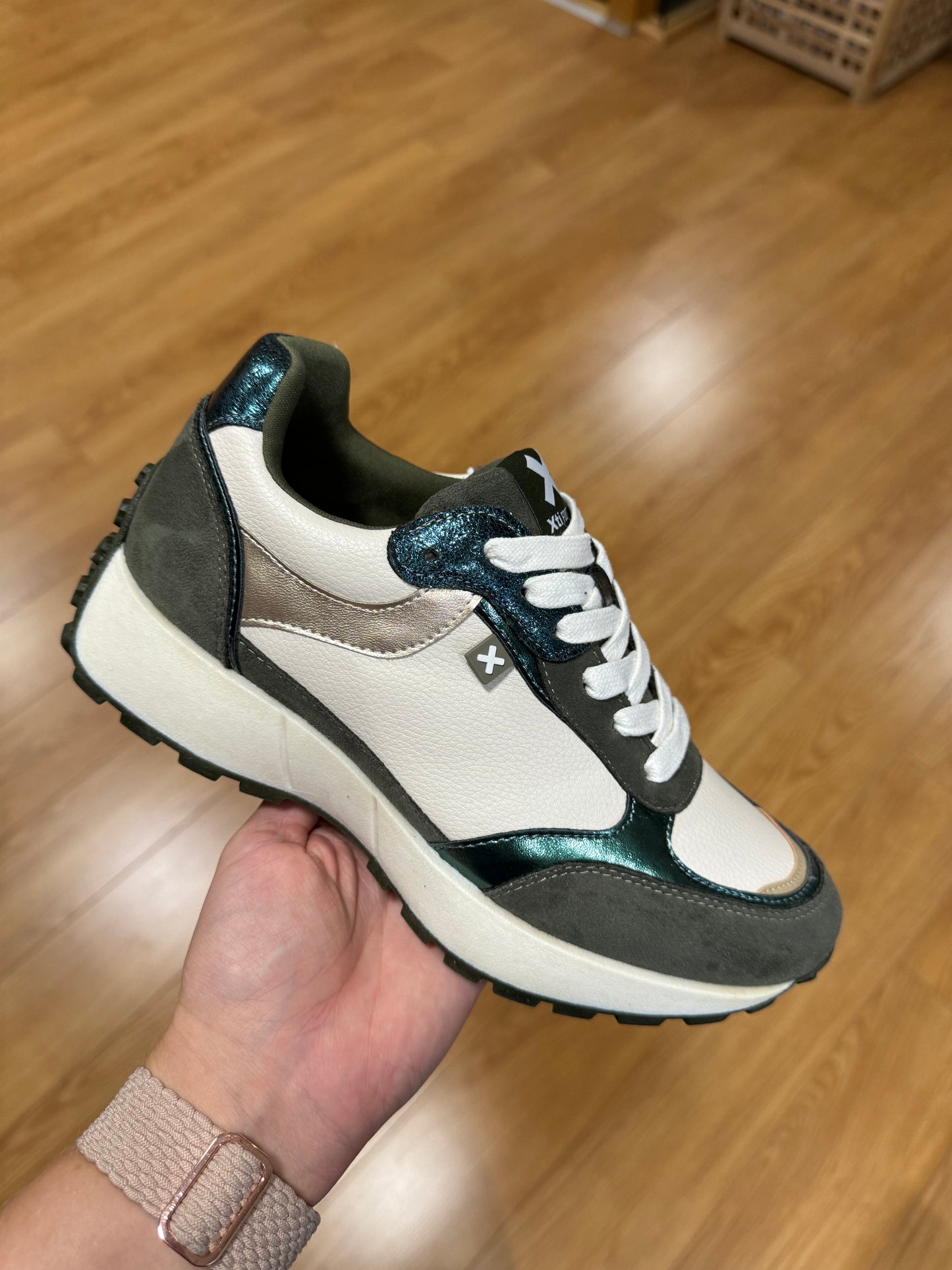 XTI Khaki/Cream Metallic Trainer