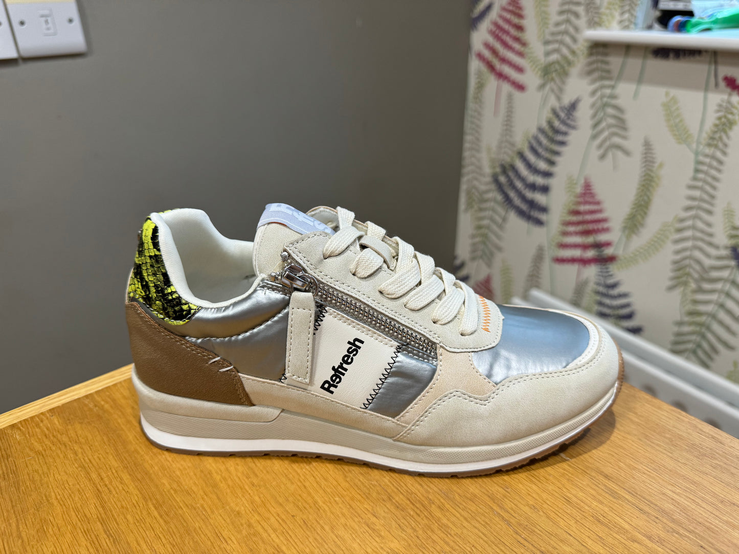 Refresh Beige/Silver Metallic Zip Trainer