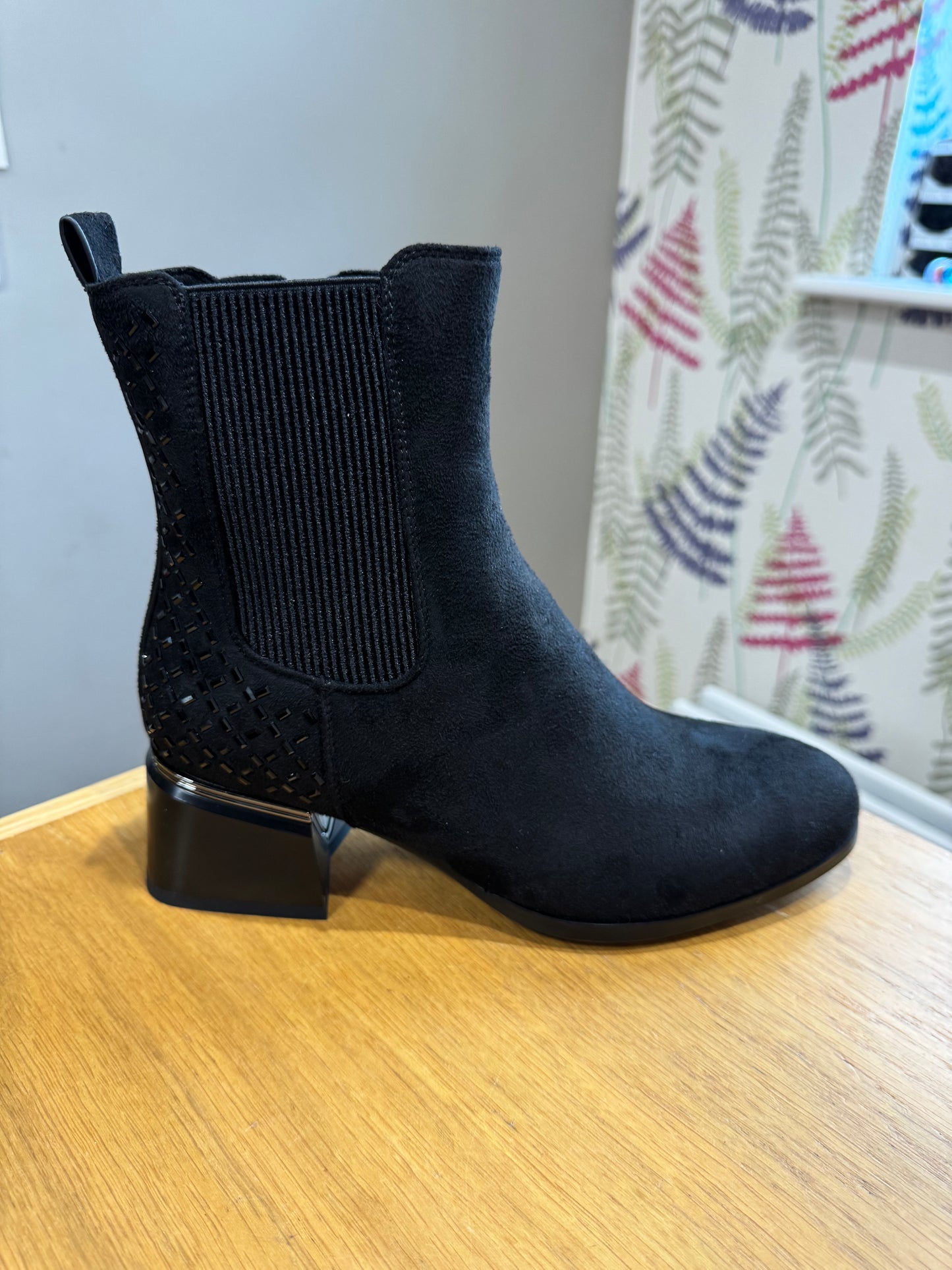 Lunar Bluebell Black Boot