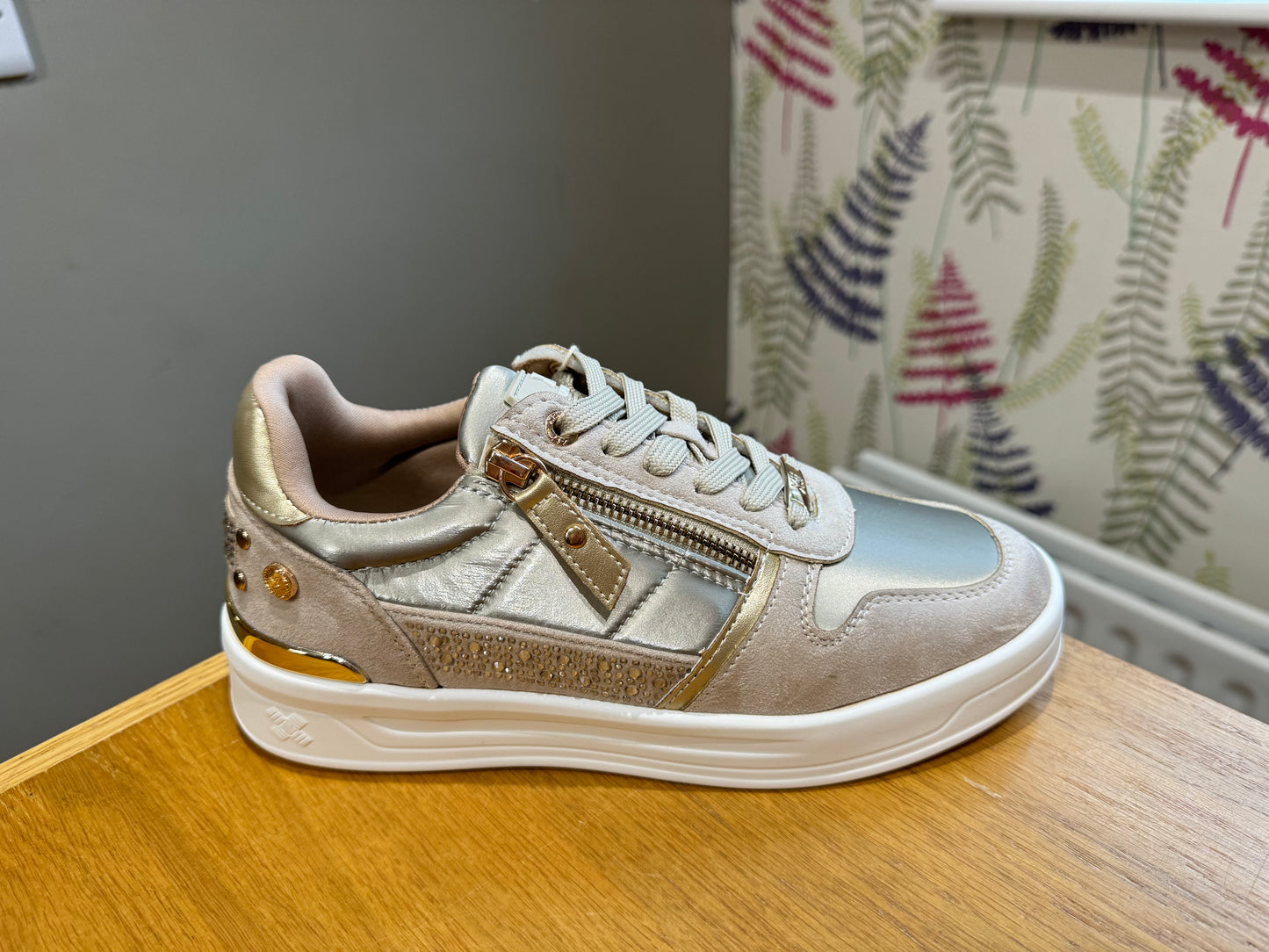 XTI Beige Diamanté Trainer