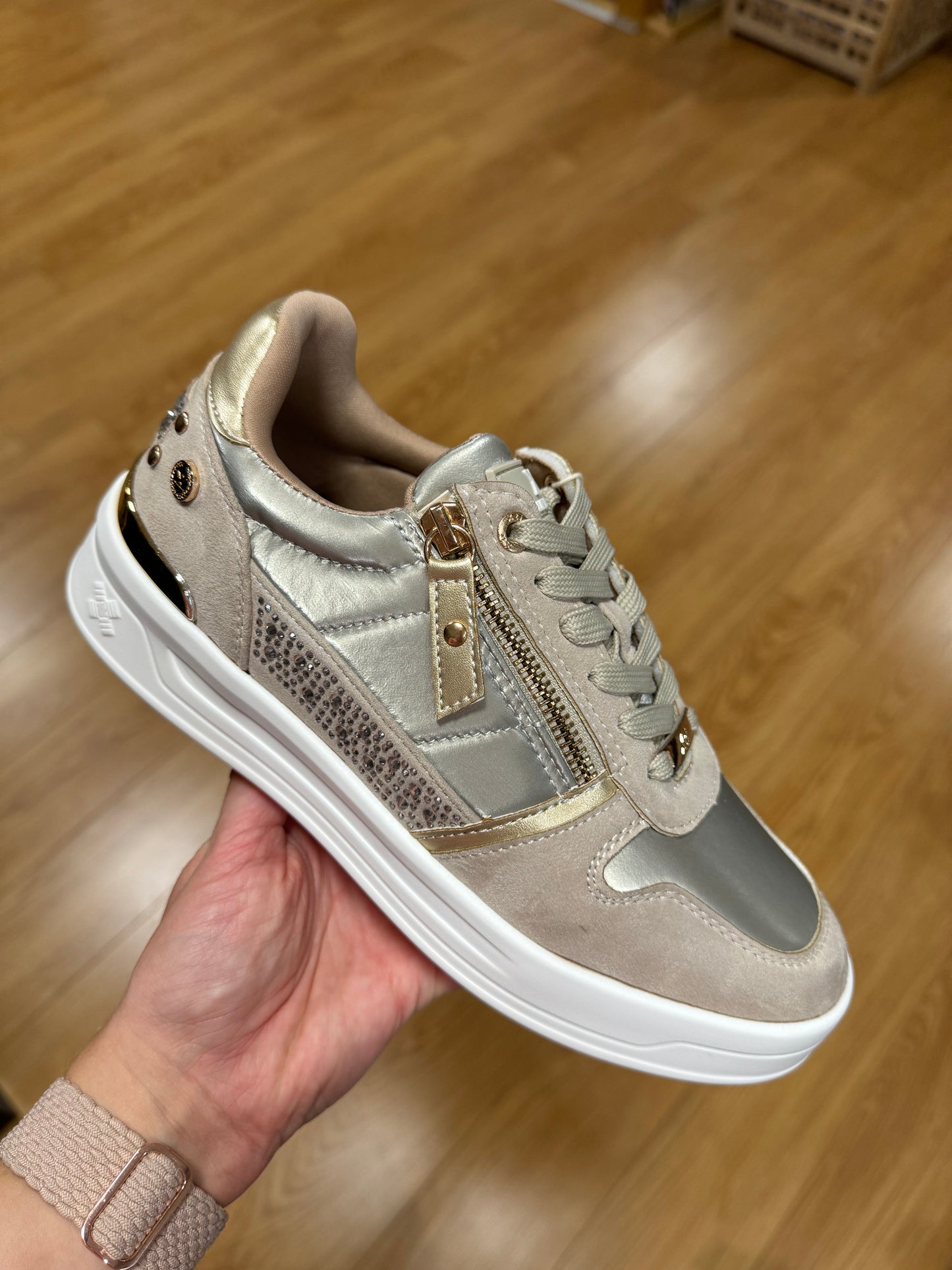 XTI Beige Diamanté Trainer