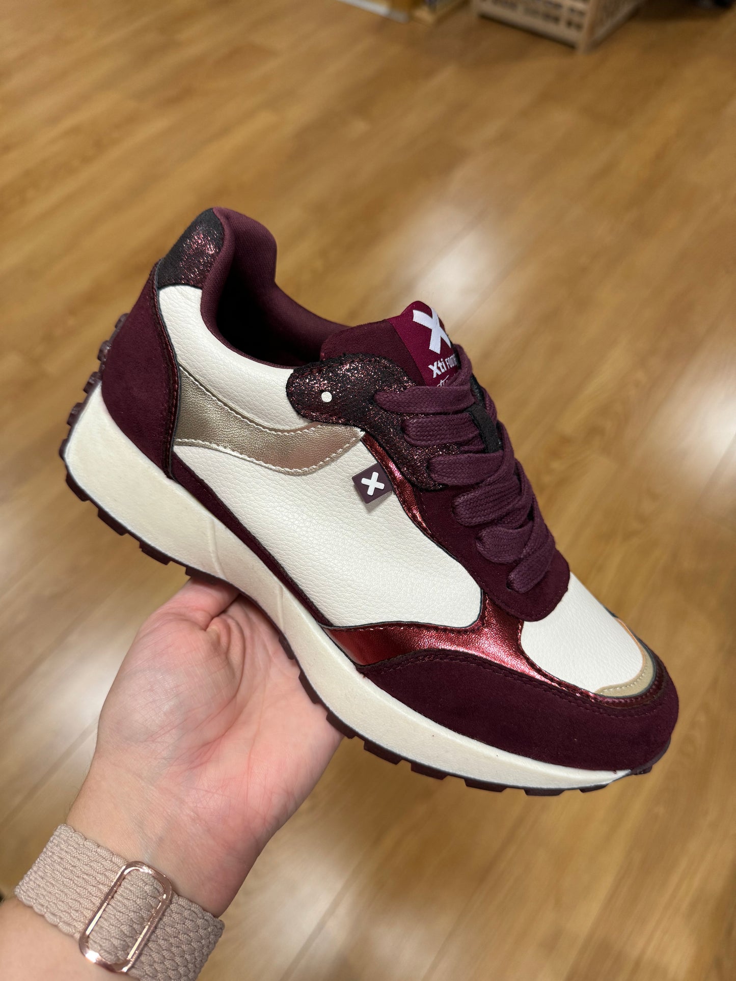 XTI Burgundy/Cream Metallic Trainer