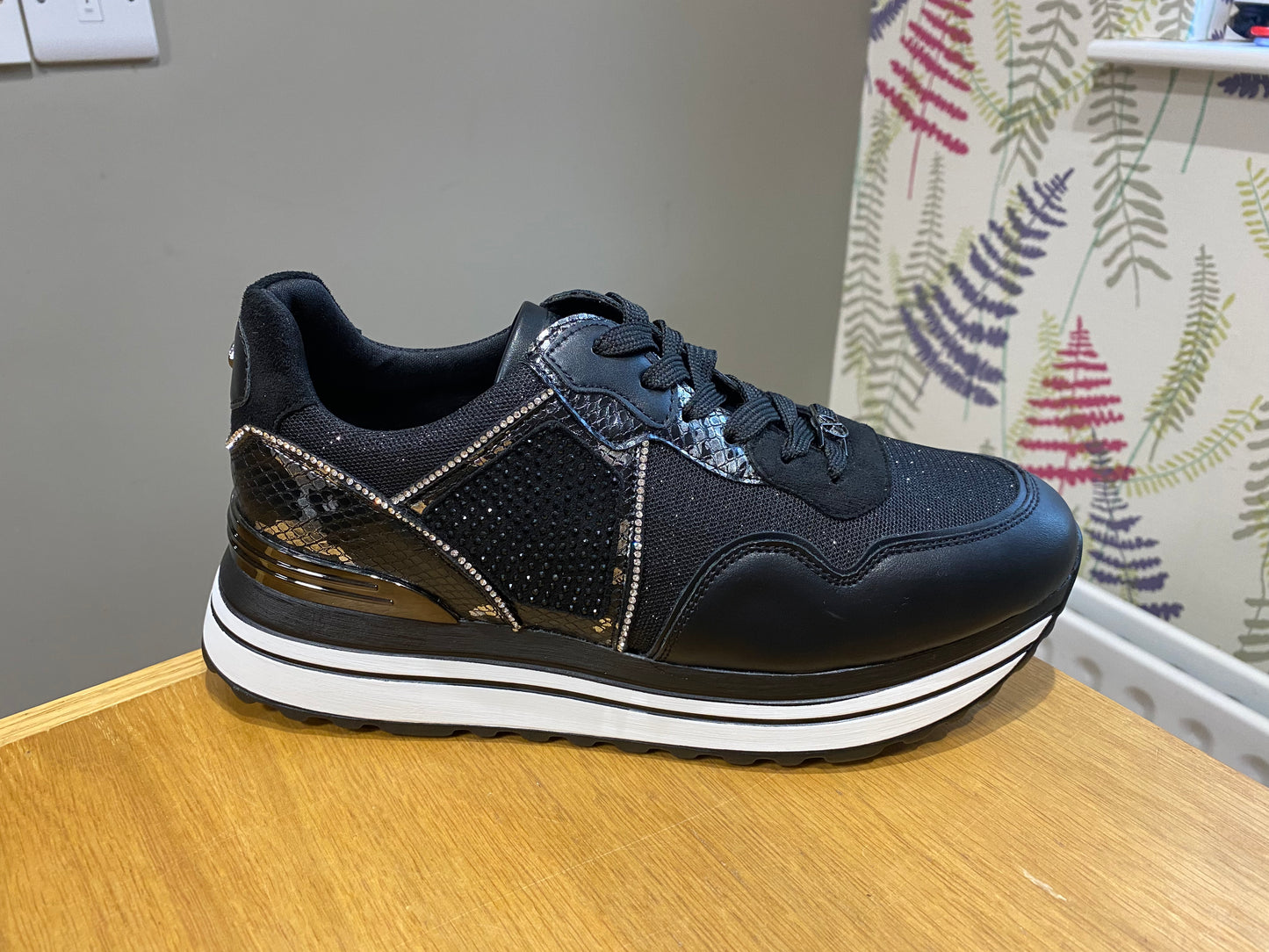 Tommy Bowe for Her Emba Black Trainer