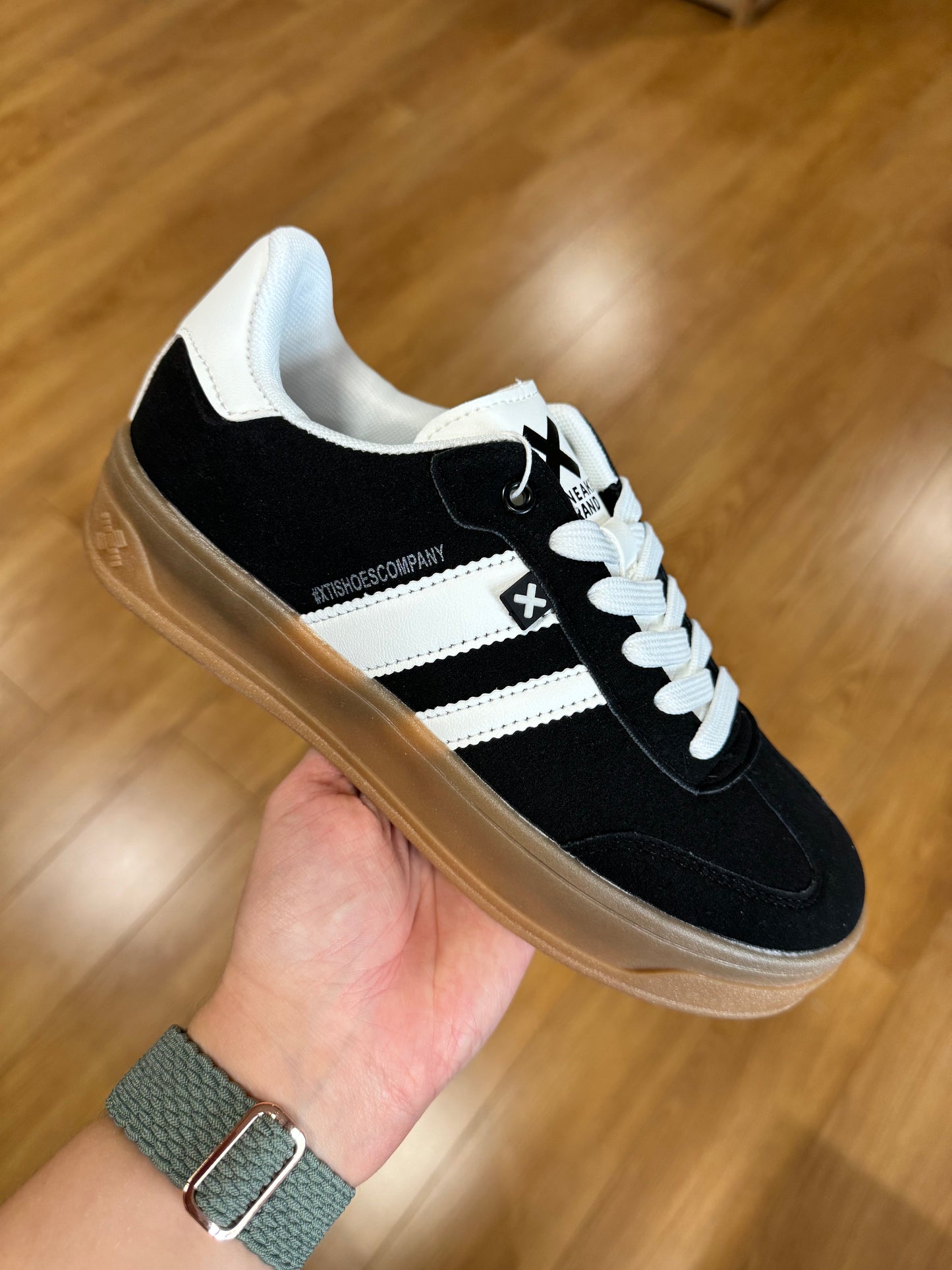 XTI Black Stripe Trainer