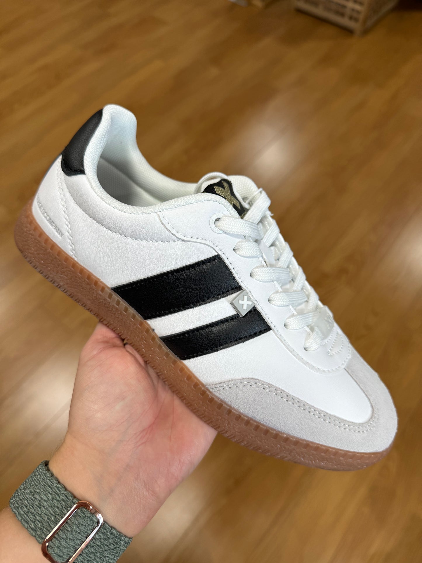 XTI White Stripe Trainer