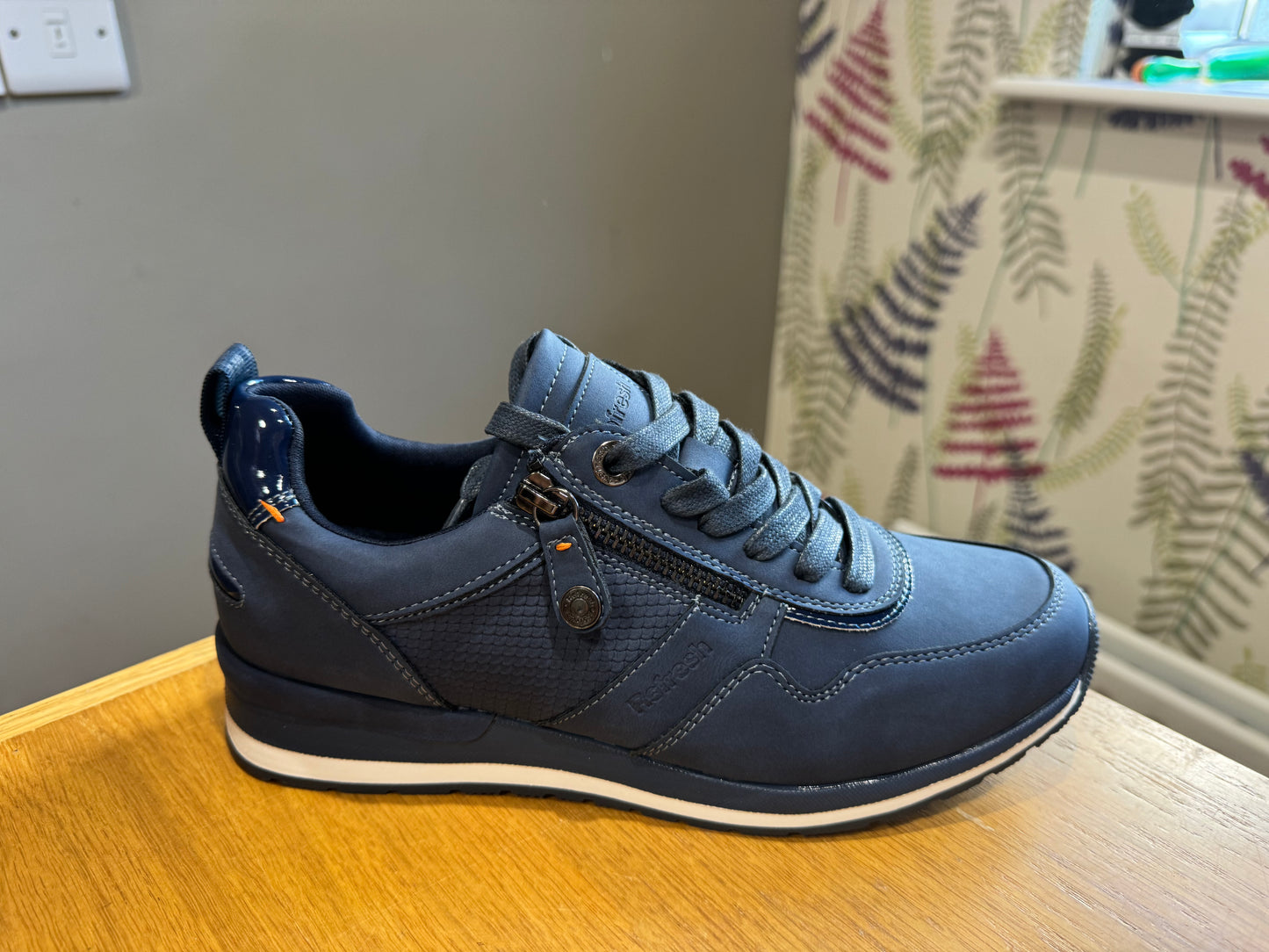 Refresh Navy Zip Trainer