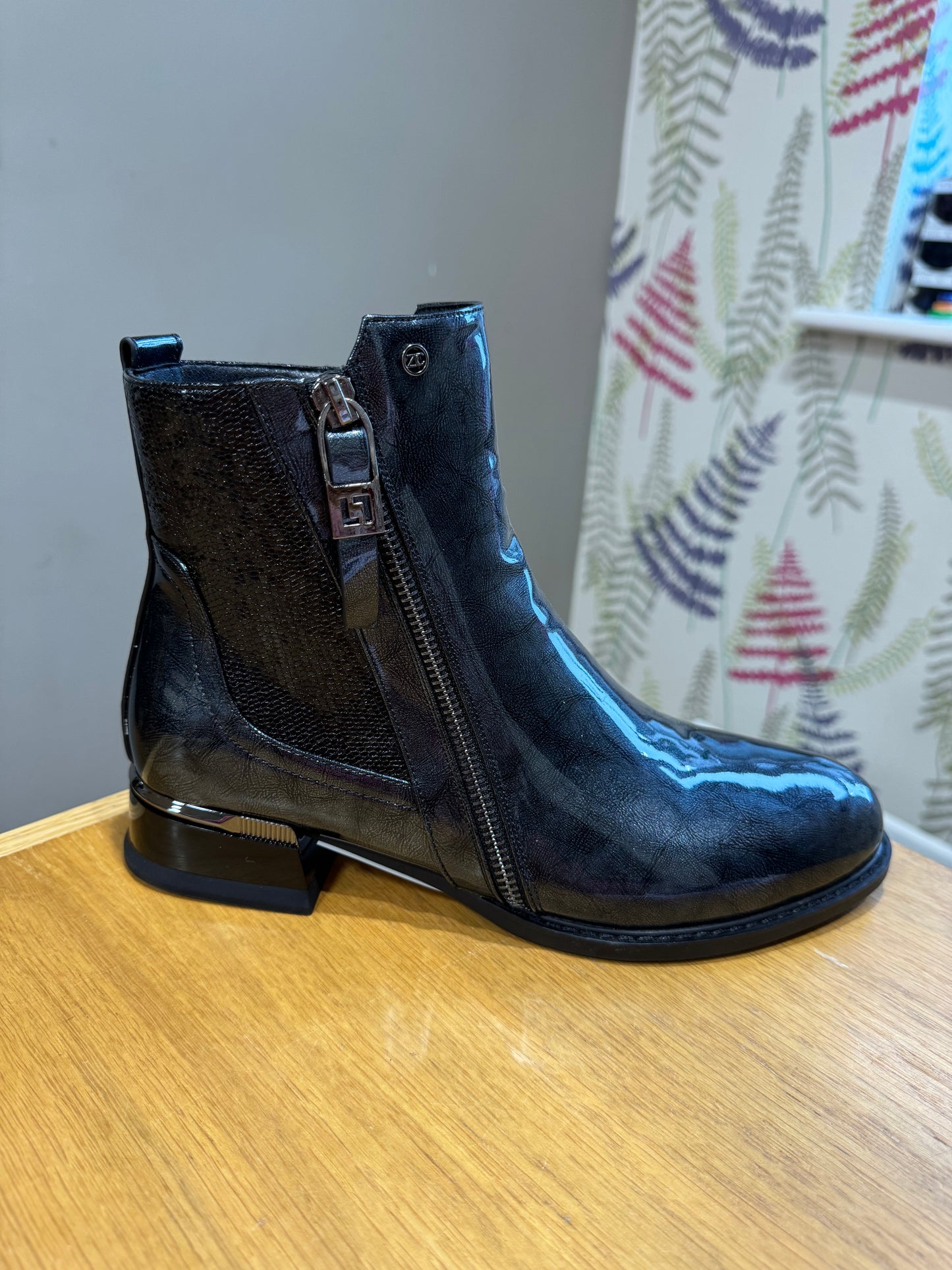 Zanni & Co Dhaid Shadow Gloss Boot