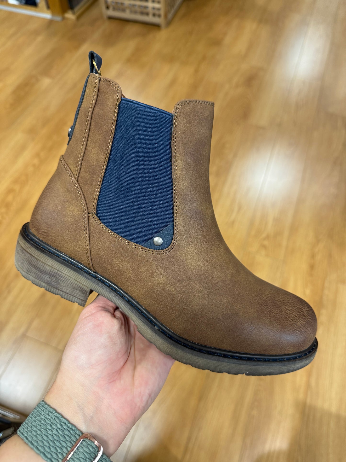 Lunar Suvi Tan/Navy Boot