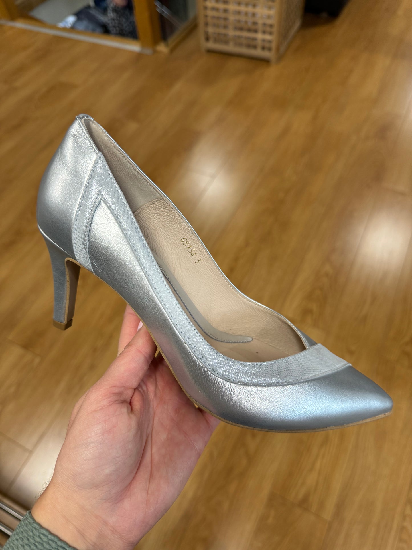 Emis Silver Scalloped Court