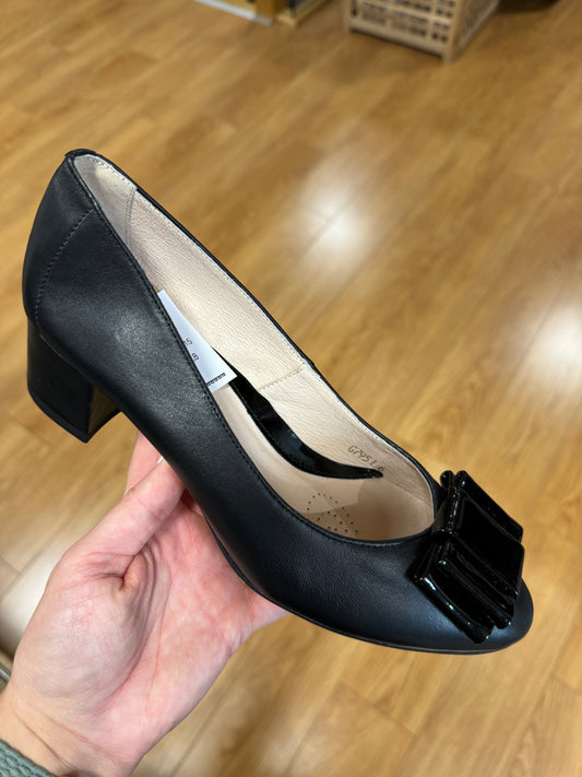 Emis Black Leather/Patent Bow Court