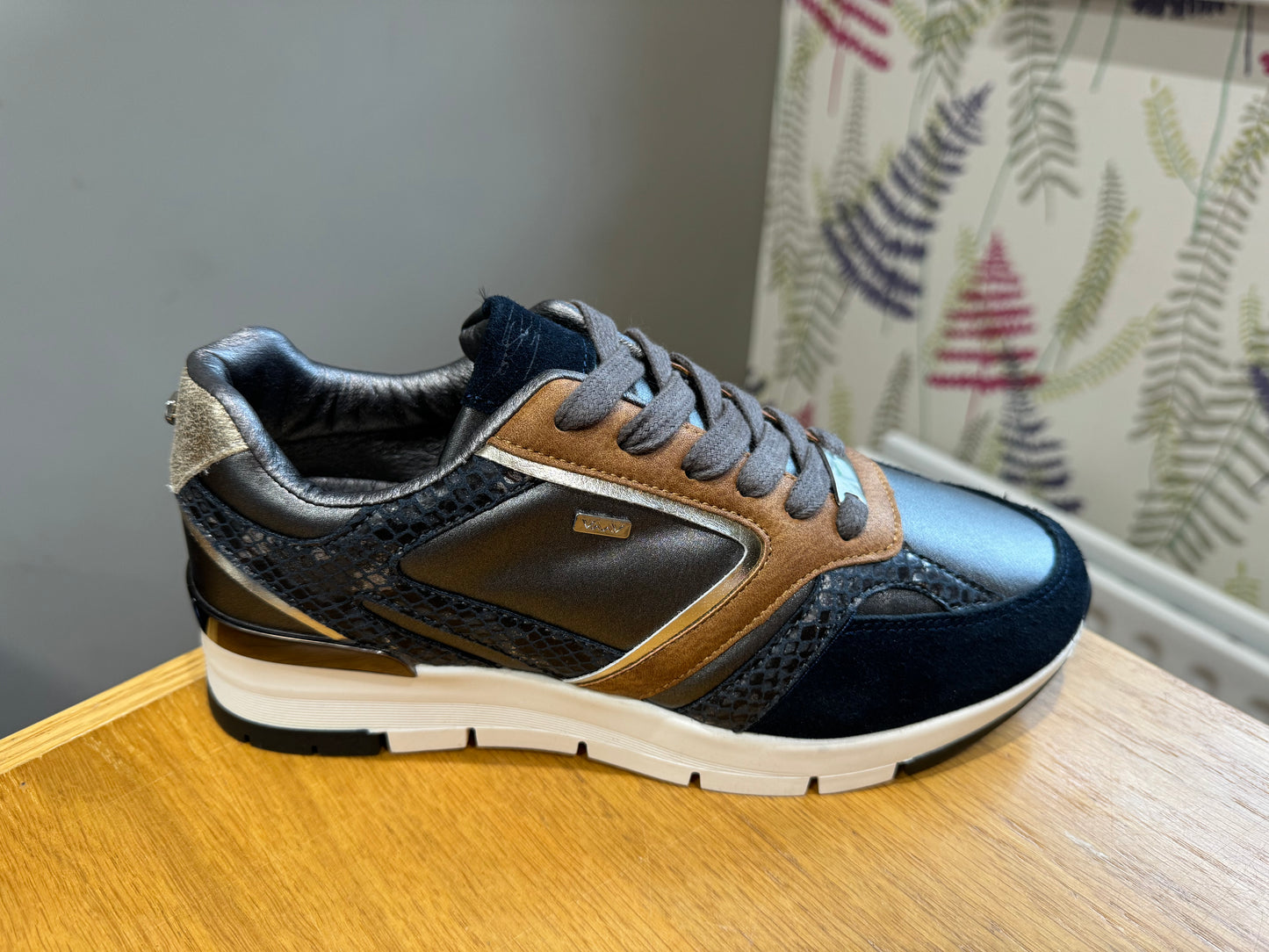 Tommy Bowe for Her Waldron Navy/Tan Trainer