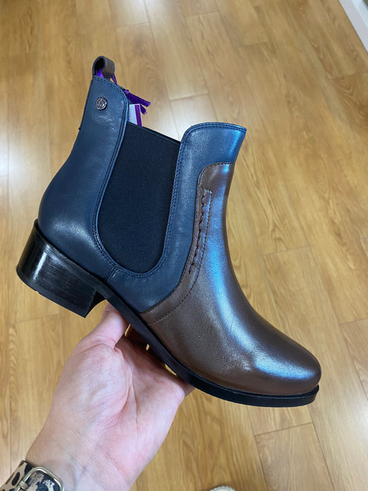 Lotus Murphy Brown/Navy Boot