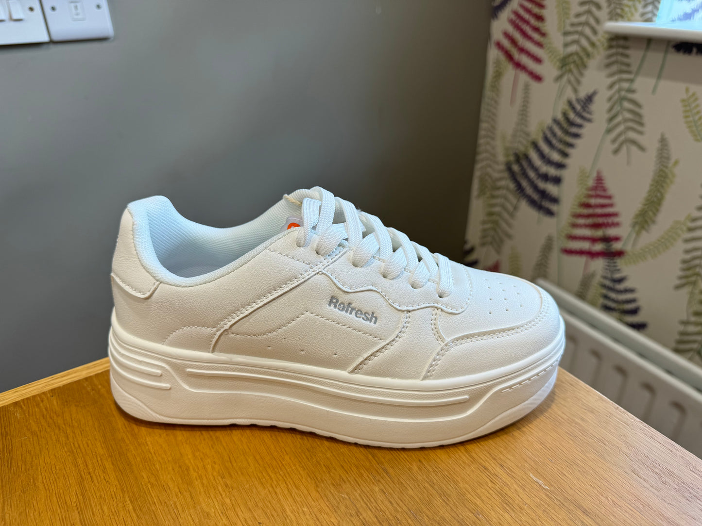 Refresh White Platform Trainer