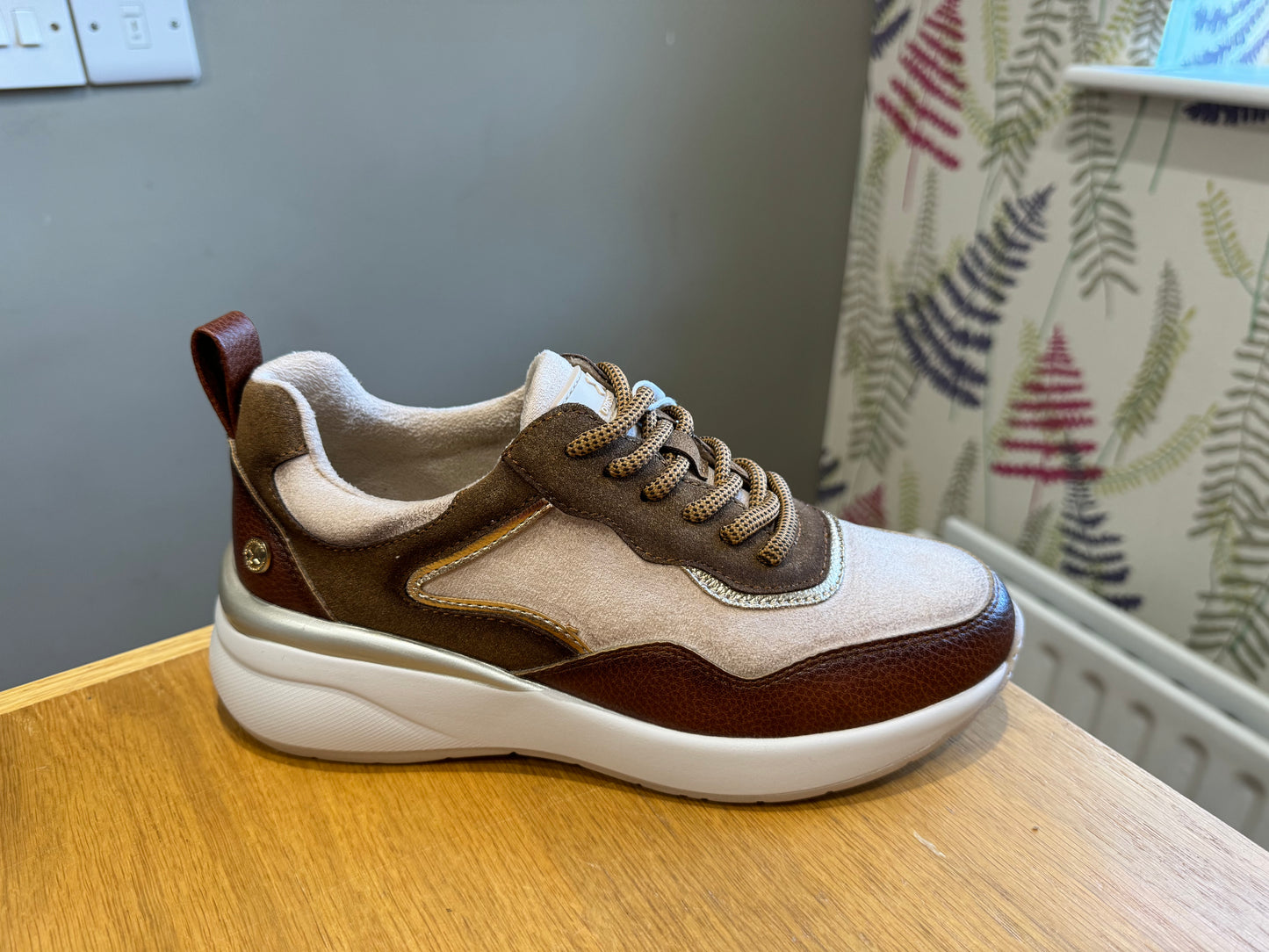 XTI Beige/Camel Trainer