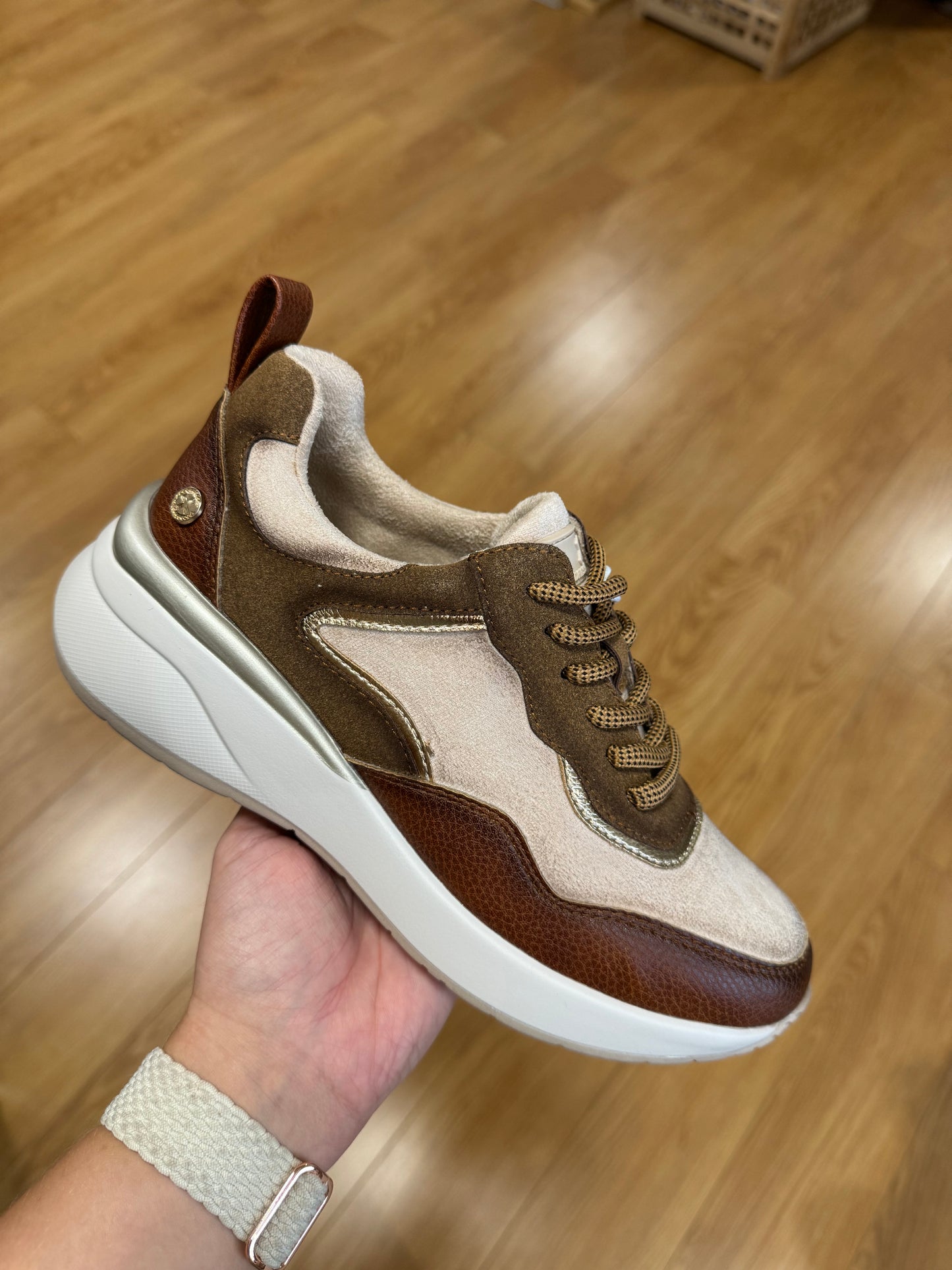 XTI Beige/Camel Trainer