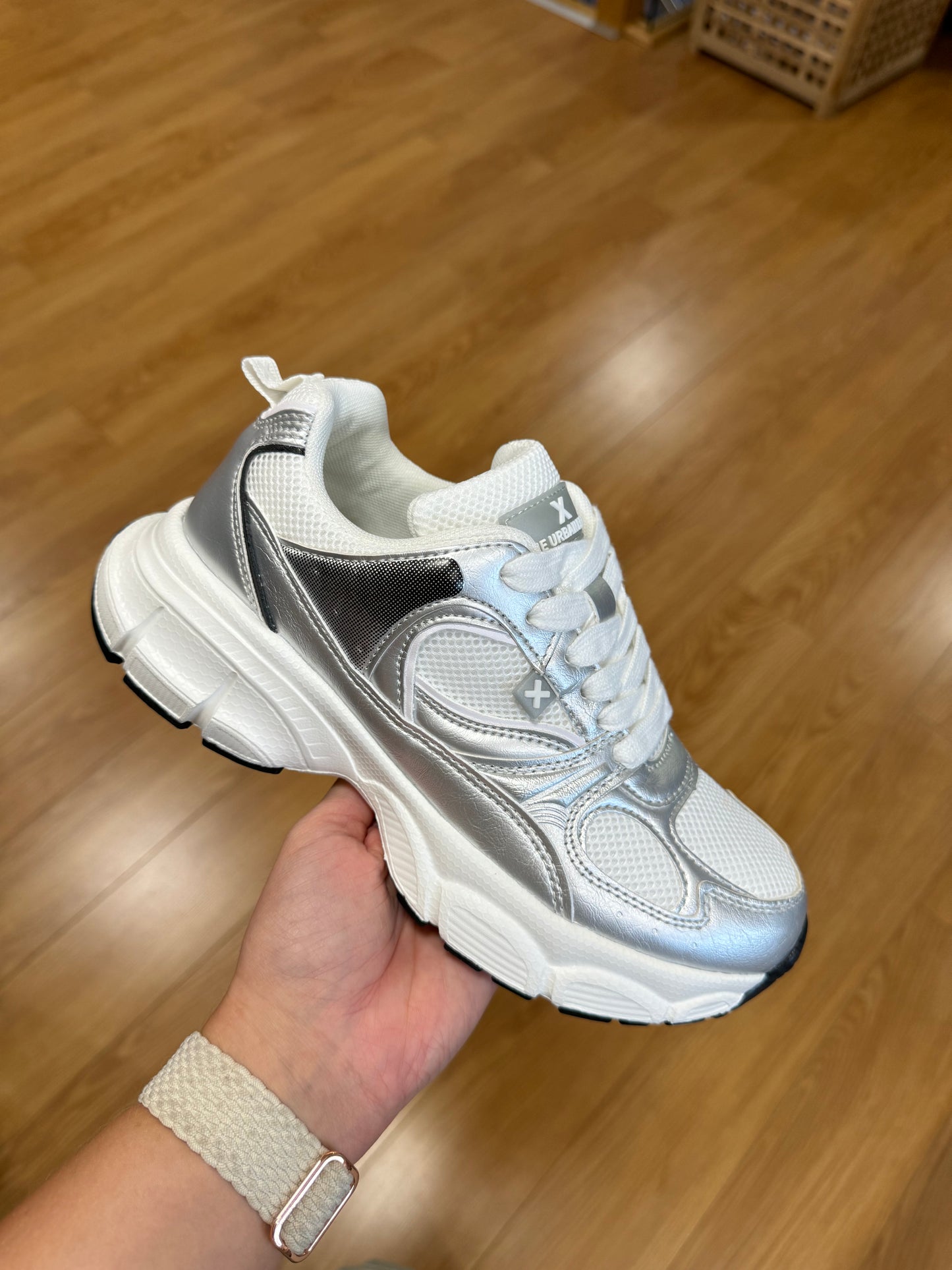 XTI White/Silver Trainer