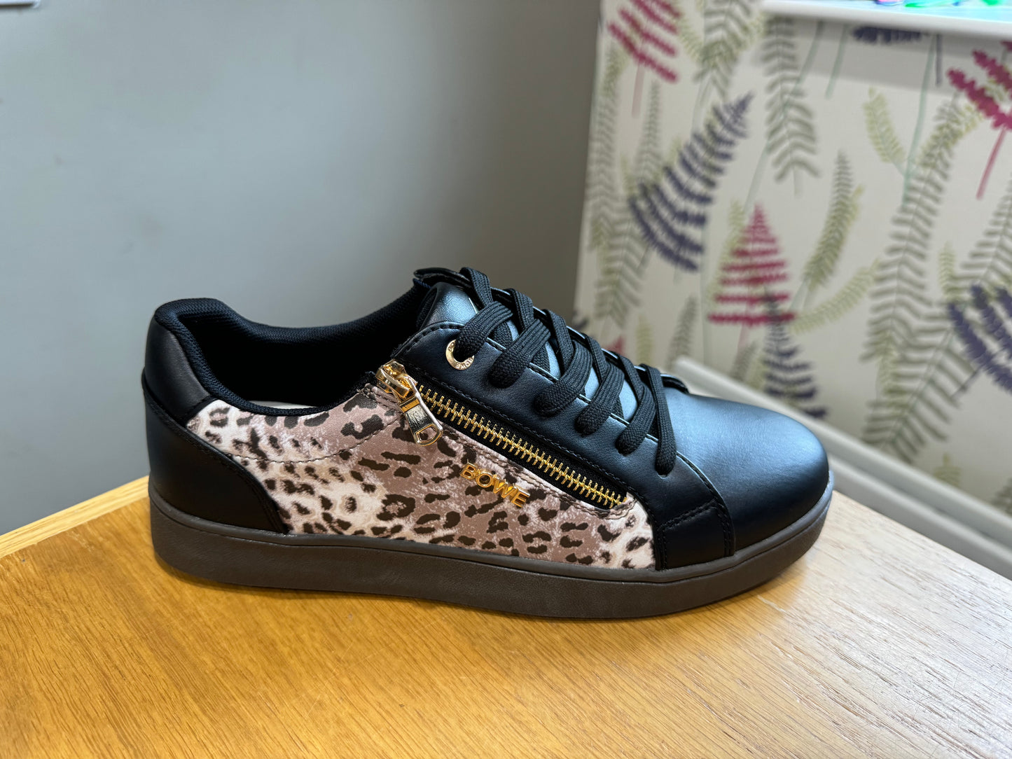 Tommy Bowe for Her Flucher Safari Trainer